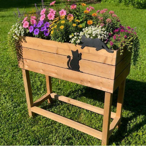 Elevated Wooden Planter Box with Cat Décor